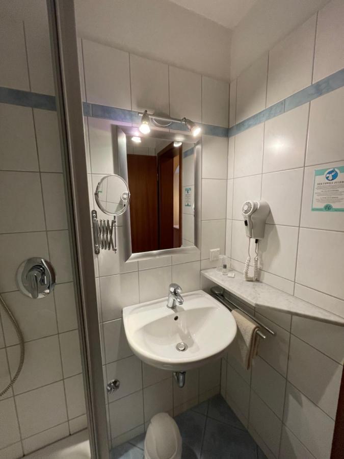 Zum Schwanen Garni Hotel Buggingen Luaran gambar