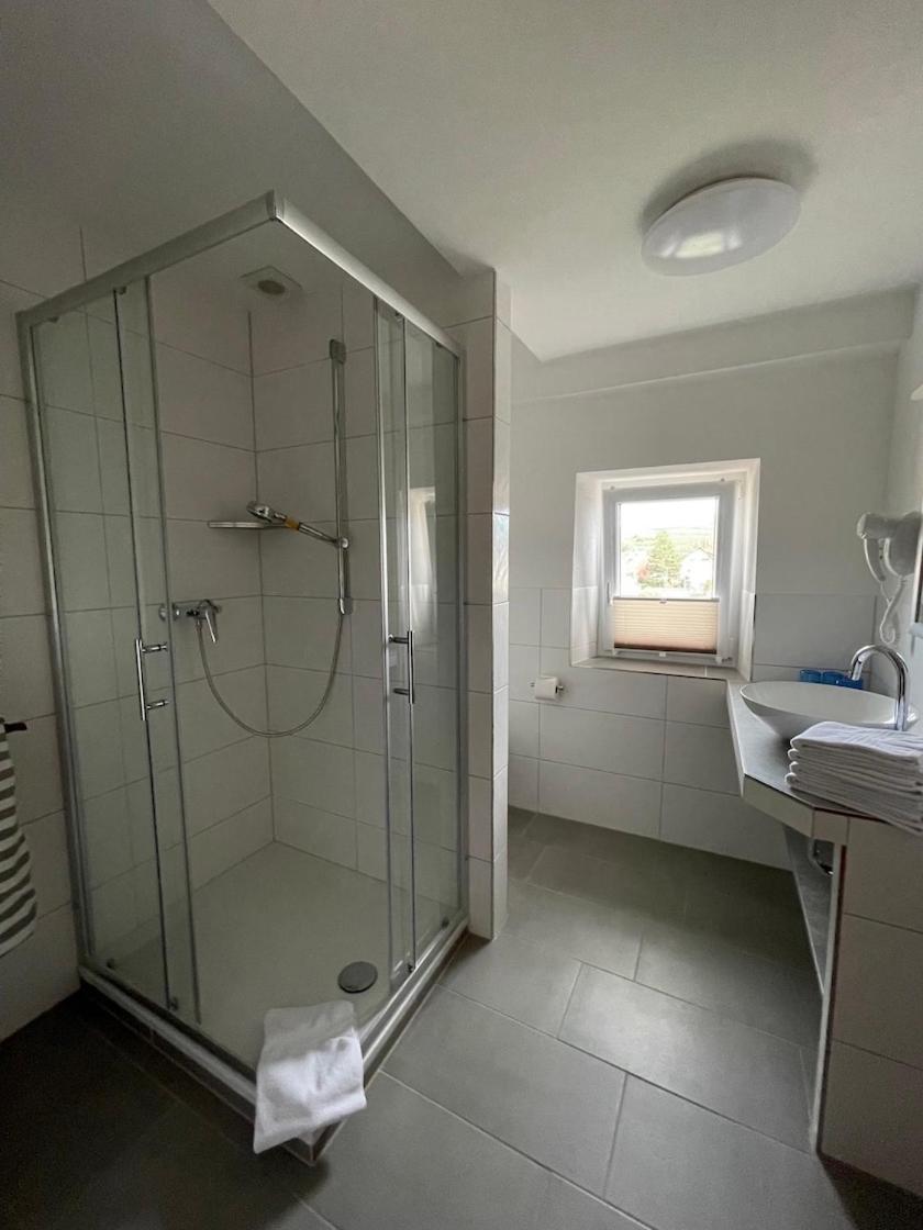 Zum Schwanen Garni Hotel Buggingen Bilik gambar